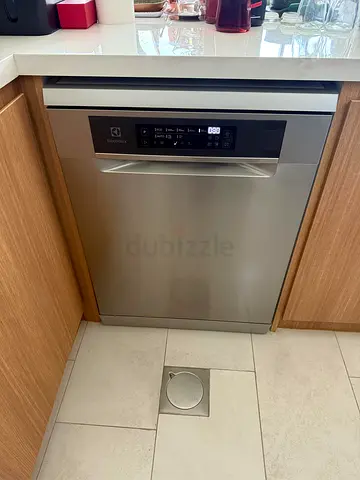 .Electrolux UltimateCare 15 Place Settings Threr Rack Dishwasher