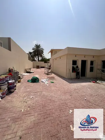 أجمل فيلا بالجزات اول ساكن بعد التجديد تتكون من 4غرف وصاله ومجلس وغرفه خادمه مع حوش كبير وباركينج خاص مساحات كبيره وسهله الوصول اليها وعلي مخرج دبي