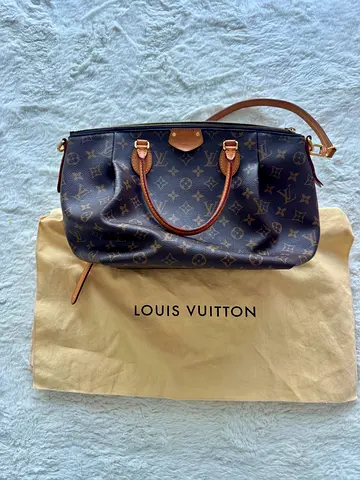 Louis Vuitton Monogram Canvas Handbag - Speedy-style, pre-owned.