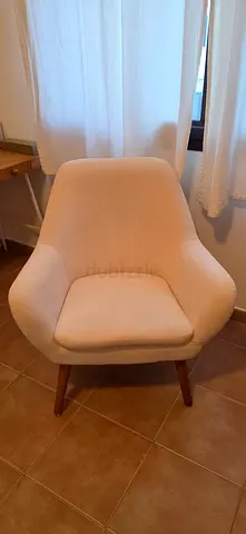 Pink velvet armchair with wooden legs