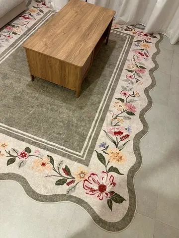 Long floral scalloped runner rug in good condition