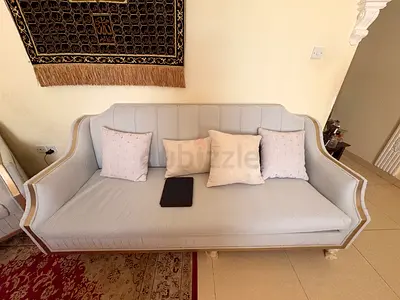 Light grey vintage-style 3-seater sofa with cushions