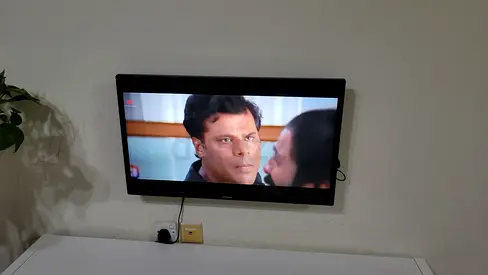 SAMSUNG 32 " LED TV With Google Chromecast