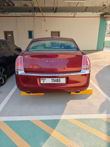 2014 Chrysler 300C HEMI - American Specs - Powerful Performance