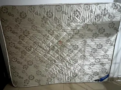 Queen size mattress - good condition, lightly used