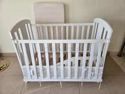 Micuna White Wooden Baby Crib / Toddler Bed (Convertible) with mattress - Good Condition