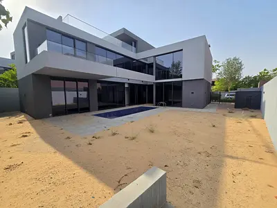 5bedroom Luxury Villa with Private Pool In Robina Massar only 350k
