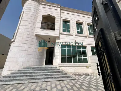 فيلا للإيجار السنوي من 7 غرف نوم و3 مجلس أول ساكن غرفة خزين 2 مطبخ ساحة باركن ل 3 سيارات تشطيب فندقي راقي