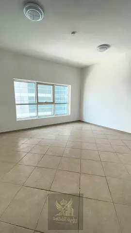 A luxurious 3-bedroom apartment with a living room, a balcony offering a completely unobstructed view, and 4 bathrooms. It is situated in a prime loca