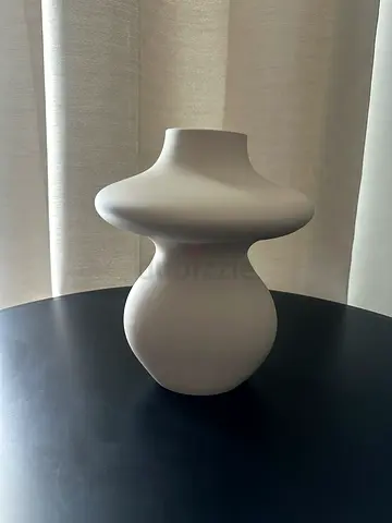 H&M Home Large Sculptural Ceramic Vase – Beige