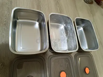 Set of 3 stainless steel food storage containers with lids (New)