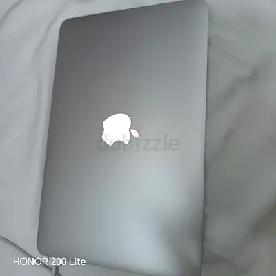 Apple MacBook air (Silver) - Good Condition