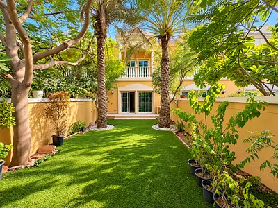 WELL PRICED | SPACIOUS ONE BED TH | VIEWABLE