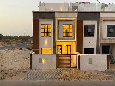 تاون هاوس مميز للبيع في الزاهية | 4 غرف نوم | طابقين وروف