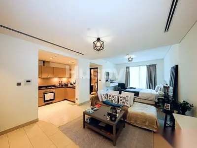 Fully Furnished | Mid Floor | Vacant