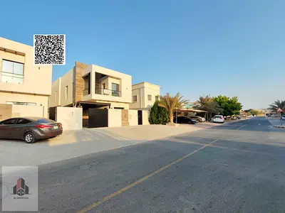Villa for sale, custom-finished, close to all amenities.