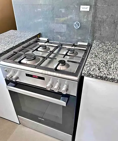 Siemens fully gass cooking range 60/60 cm almost new condition