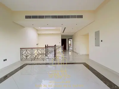 4 BR VILLA + MAIDS & STORE ROOM NEAR LA MER BEACH JUMEIRAH