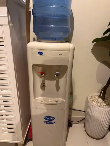 Oasis Water Dispenser with 5L Bottle - Working Condition