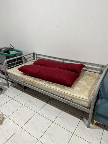 Iron Diwan with long pillows