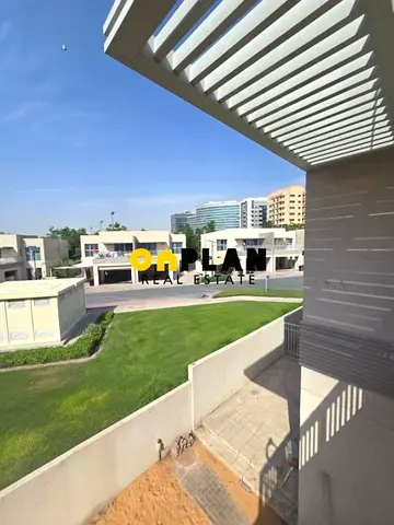 4BR Villa with Massive Layout I Unfurnished I Ready Today