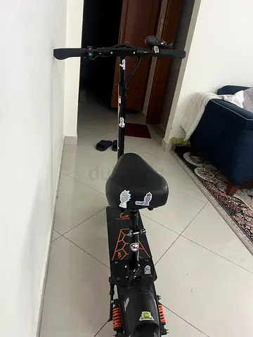 Kugoo Electric Scooter with Seat - Good Condition go 35 km/h with sticker