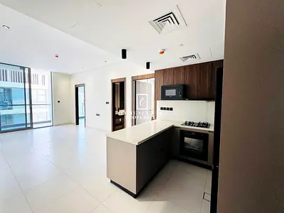 IMPRESSIVE APARTMENT | BRIGHT & SPACIOUS