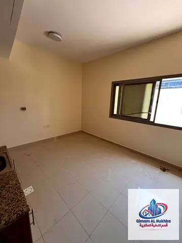 استوديو فخم ثاني ساكن في أم الطرافة بجوار نستو، مع تكييف مركزي وغاز مركزي، ضمن منطقة جميلة وحيوية قريبة من الخدمات.