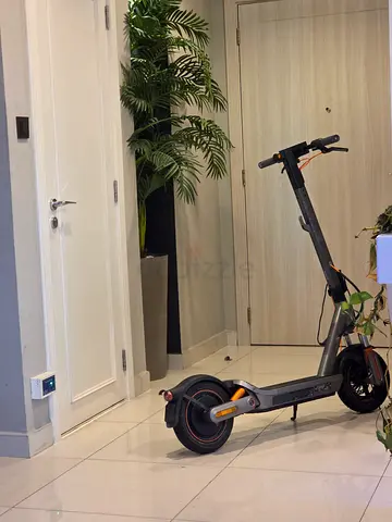Xiaomi Electric scooter - good condition, folds for storage
