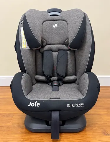 Joie everystage FX car seat with isofix base