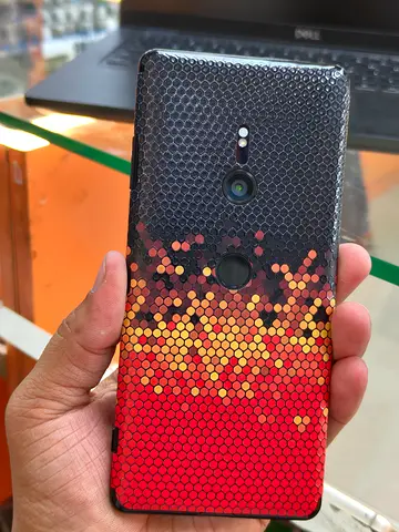 Sony Xperia Xz 3 with custom hex-pattern protective case (good working condition)