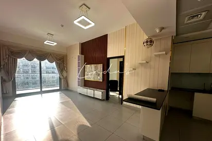 3 Bedrooms | Mid Floor | Unfurnished
