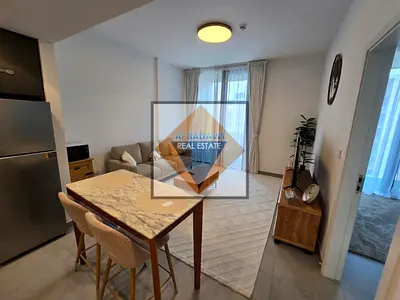 شقة بنظام ذكي / تصميم واسع / إطلالة على المسبح / شرفات منفصلة في كلتا الغرفتين / خيار البيع مفروشة أو غير مفروشة