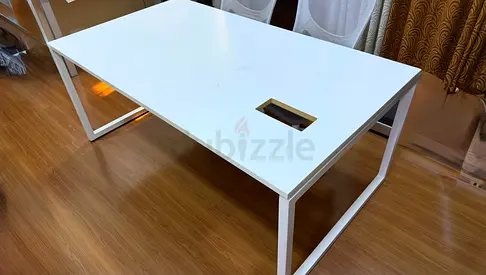 White Modern Office Desk with Cable Grommet - Good Condition - 29cm (h) x 179.5cm (l) x 100cm (w)