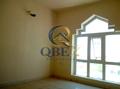 شقة واسعة (غرفة نوم وصالة) للإيجار تتميز بتصميم داخلي عصري، ومساحة معيشة مريحة، وتوزيع عملي للمساحات، ووسائل راحة مريحة.