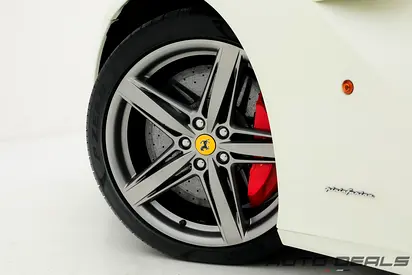 صورة 11 لـ 2013 Ferrari F12 BERLINETTA