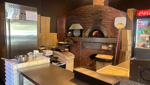 RUNNING PIZZERIA BUSINESS FOR SALE – AIRPORT ROAD, MUSHRIF, ABU DHABI