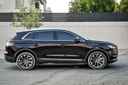 صورة 4 لـ 2022 Lincoln NAUTILUS