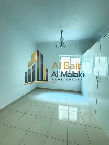 شقة غرفتين وصالة للإيجار السنوي بإطلالة مفتوحة وتكييف مركزي، حمامان ومساحات مريحة للسكن العائلي، مع مرونة بالدفع على 4 أو 6 دفعات وبسعر 45,000 درهم سنوياً
