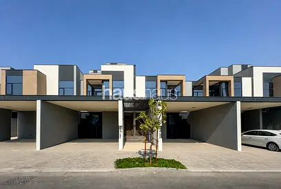 Single Row | Brand New | Closer to Amenities
