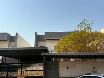 جاهزه للسكن والانتقال الفوري / موقع استراتيجي / مساحه كبيره / فرصه روعه