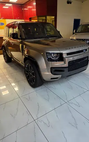 Land Rover Defender 110 Octa Black P635 2025 GCC Specs