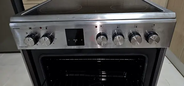 Brand new Stainless Steel Electric Cooker with Oven and Ceramic Hob