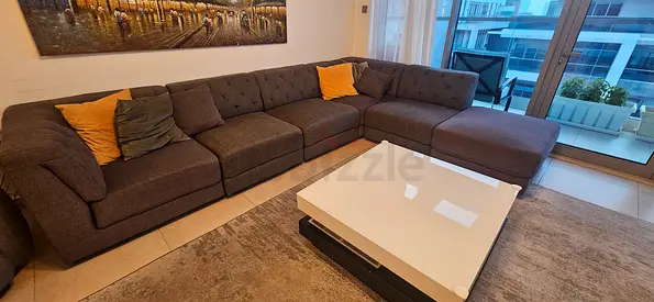 Corner sofa grey + center table