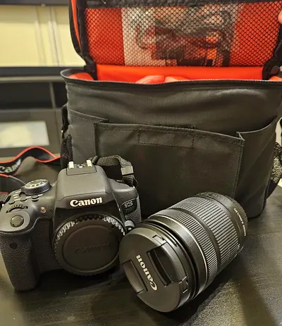 Canon EOS 750D + 18-135mm IS STM Lens + Camera Bag