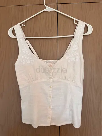 Hollister white embroidered sleeveless linen top, size XS