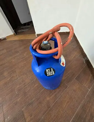Gas cylinders full set