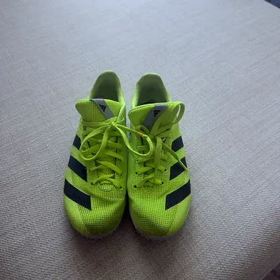Spikes shoes 👟