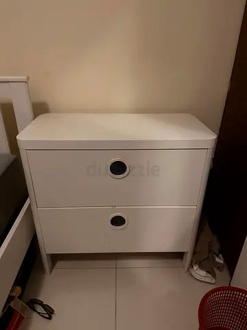 White 2-drawer bedside cabinet / nightstand in good condition