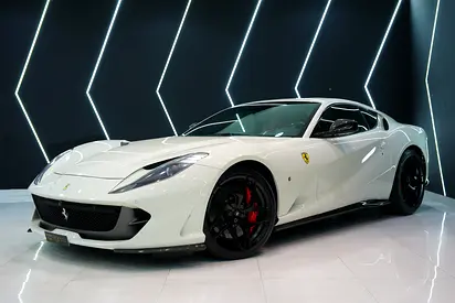 | 2019 Ferrari Superfast | Passenger Display | Carbon Fiber Package | GCC Specs!!